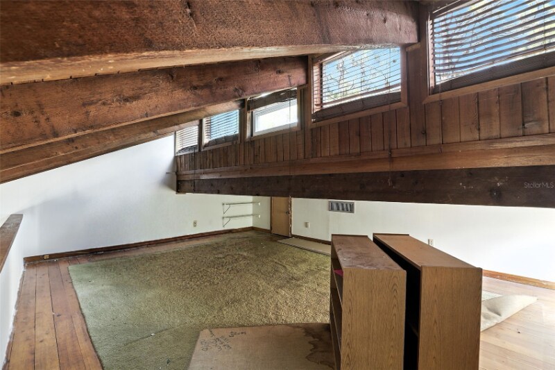 Building Photo - 211 Fairway Dr.