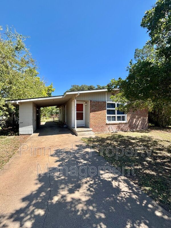 Building Photo - 806 N Jackson St