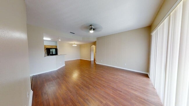 Building Photo - Beautiful and spacious two bedroom two bat...