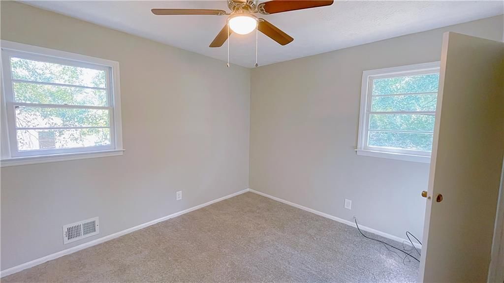 Building Photo - 122 Barnesville Rd