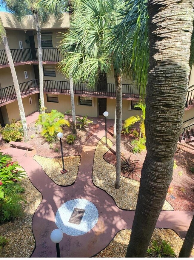 Building Photo - 10835 SW 112th Ave