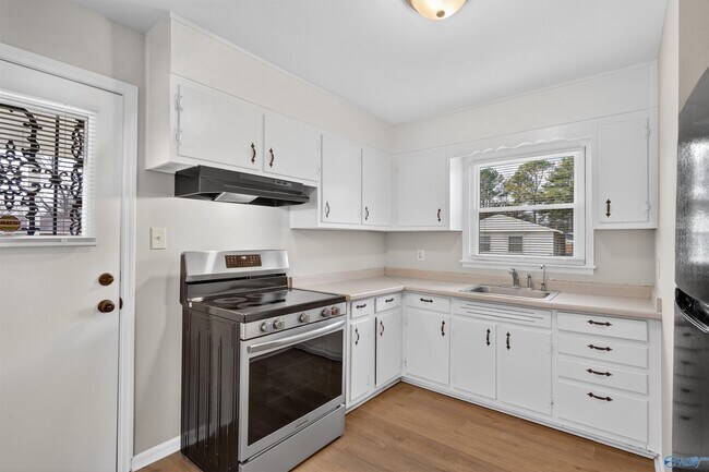 Building Photo - 1601 Armstrong St NW