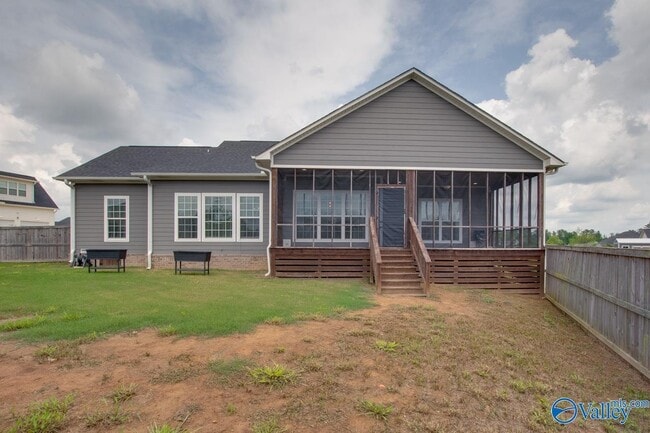 Building Photo - 1837 Saddle Trace Ln SE