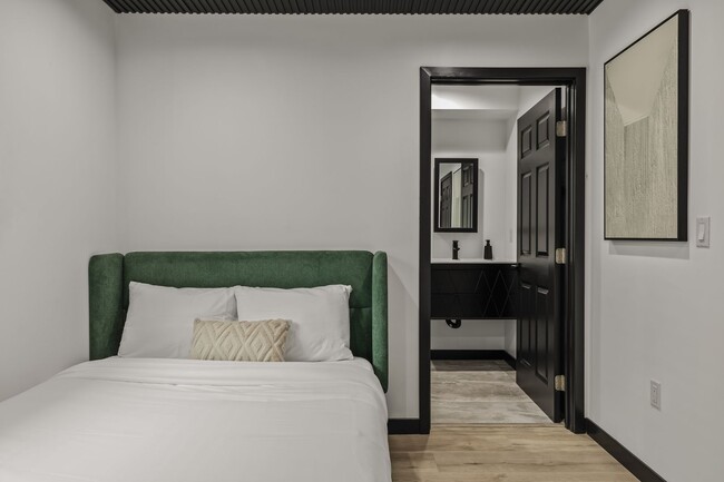 Building Photo - 10773 Ashton Ave