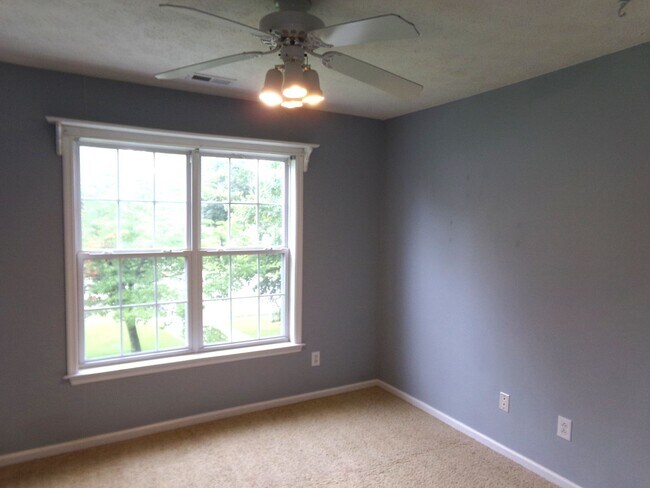 Building Photo - 711 Barney Fones Dr