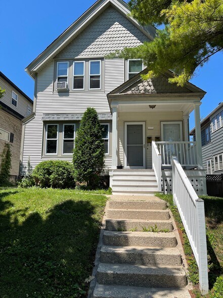 Building Photo - 3235 S Indiana Ave