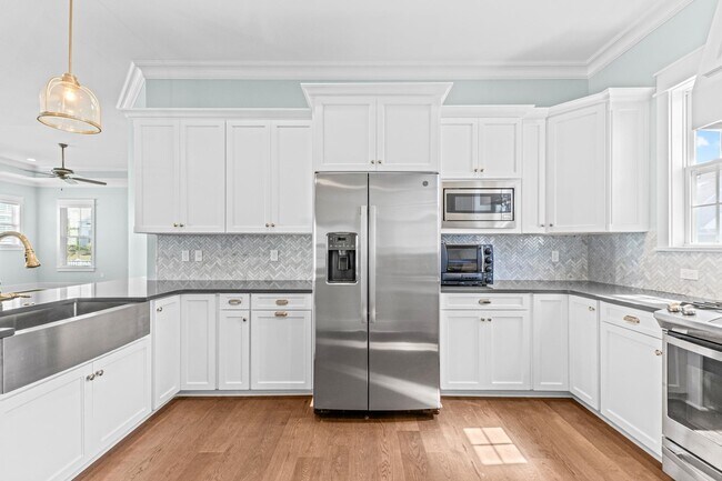 Building Photo - 465 Karcher Ave