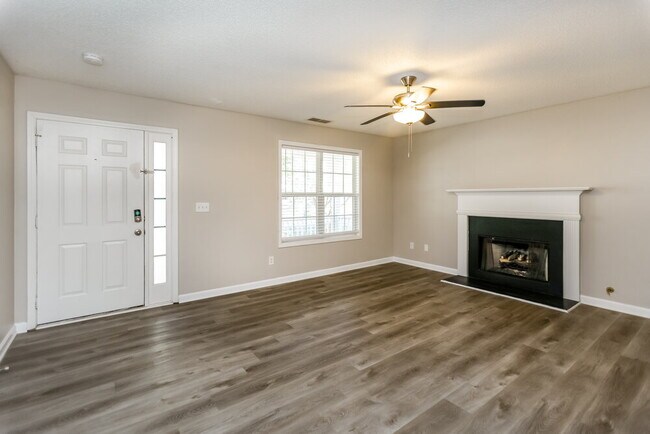 Building Photo - 253 Bainbridge Cir