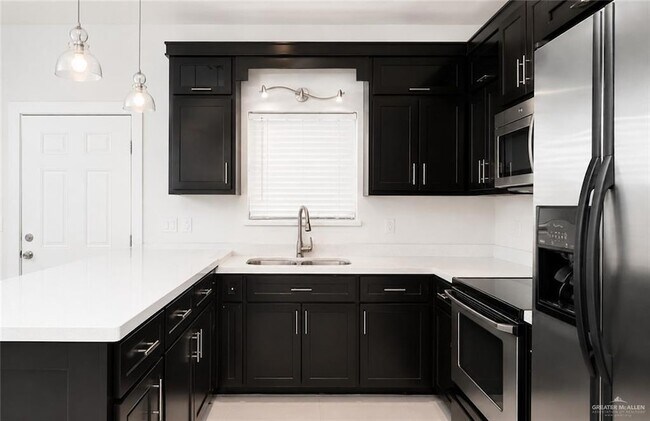 Building Photo - 1219 White Oak Dr