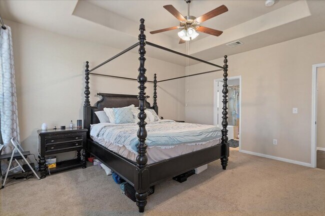 Building Photo - Spectacular 4 Bedroom, 3.5 Bath, Corner Lo...