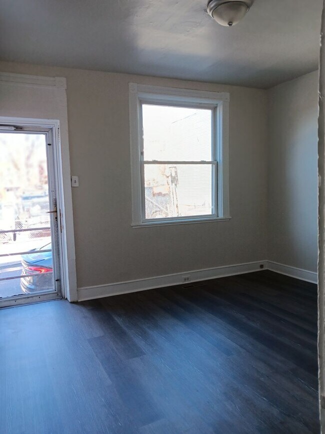 Building Photo - Charming 3BR Townhouse in Cabbage Hill - Section 8 Approved!