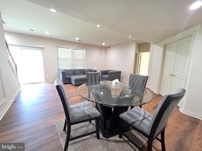 Building Photo - 2692 Cast Off Loop