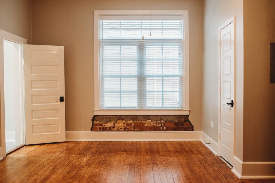 Bedroom - 529 E Washington St