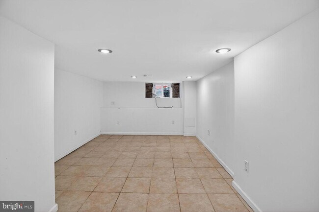 Building Photo - 1302 N Dover St