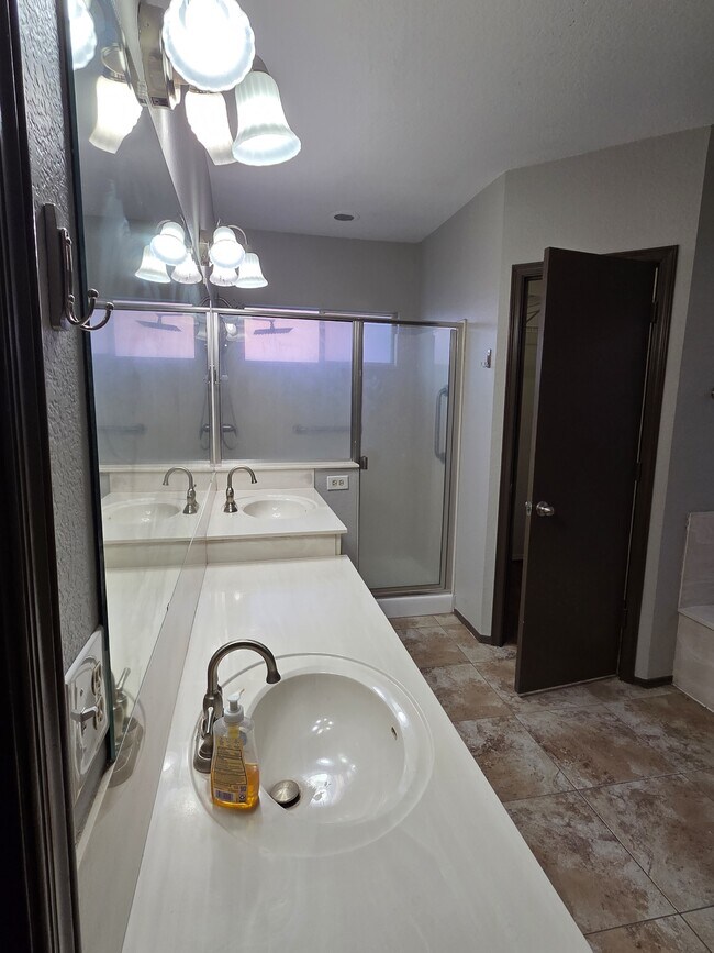 Building Photo - 1220 E Campbell Ave