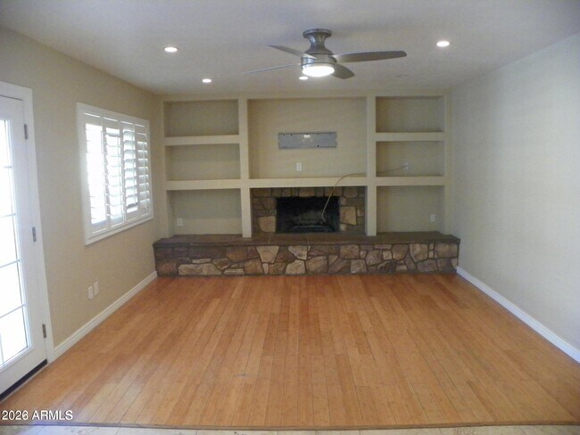 Building Photo - 5334 E Friess Dr