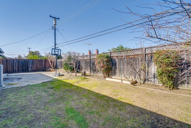 Building Photo - 5097 Forest Glen Dr