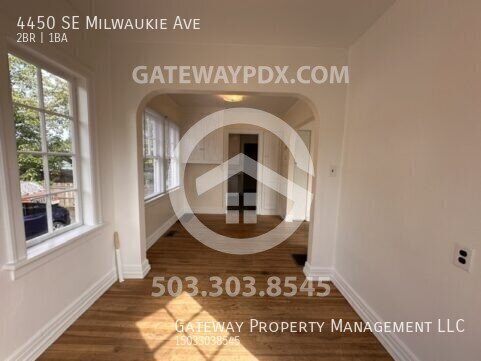 Building Photo - 4450 SE Milwaukie Ave
