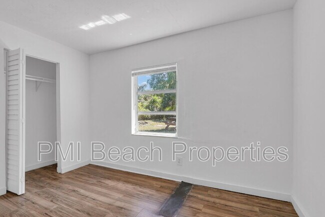Building Photo - 522 18th St