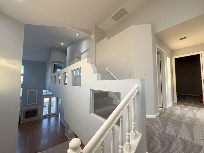 Building Photo - Charming Waterfront Single Family Home in Redwood Shores Available Now!