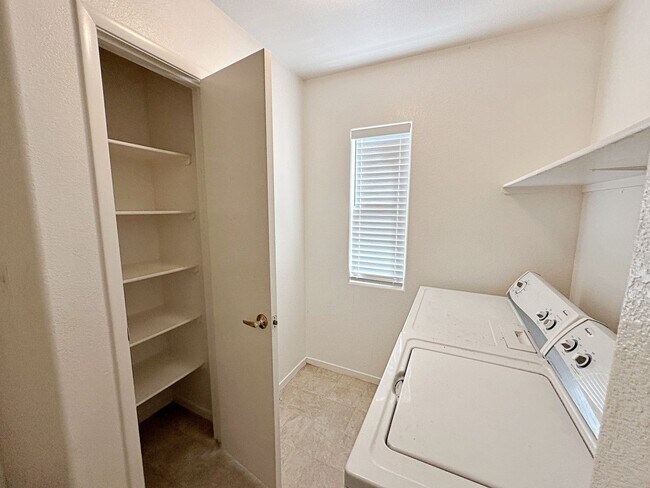 Building Photo - SINGLE STORY HOME WITH CASITA IN GATED COMMUNITY