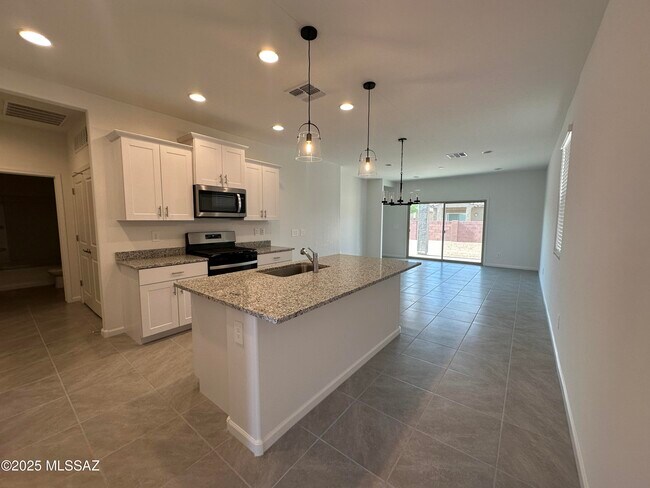 Building Photo - 11890 W Rancho Dr