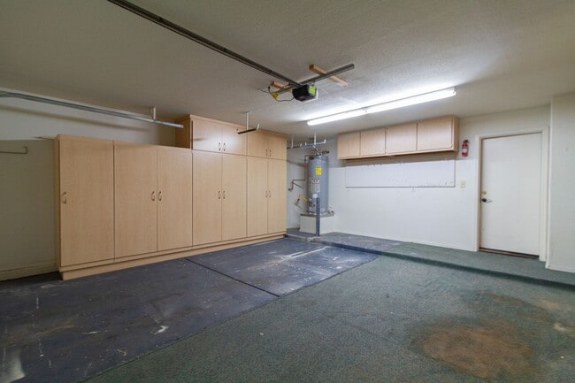 Building Photo - Discover Your Dream Home with a Fantastic Floorplan!