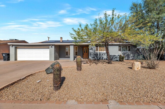 Building Photo - Step into this beautifully remodeled home ...