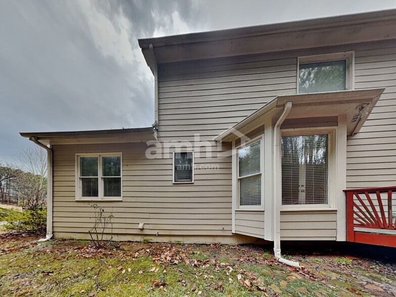 Building Photo - 404 Jessica Ln