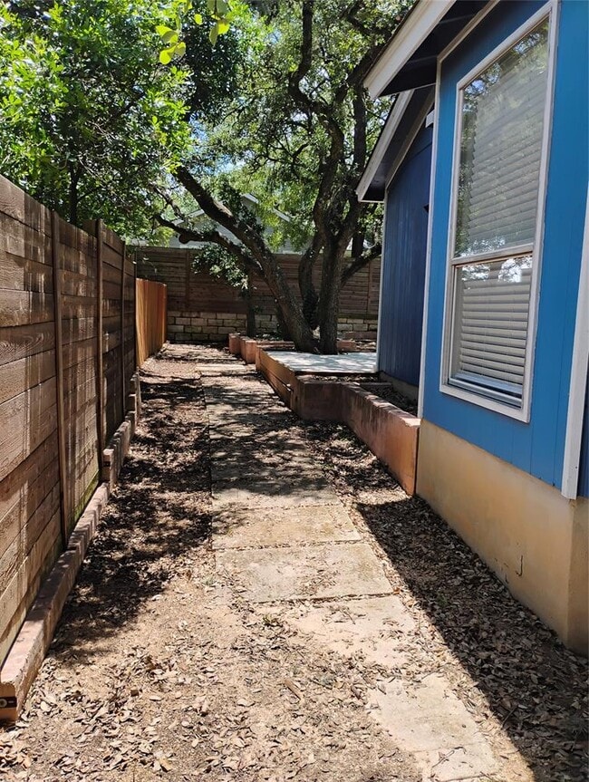 Building Photo - 2018 Ramona Cir