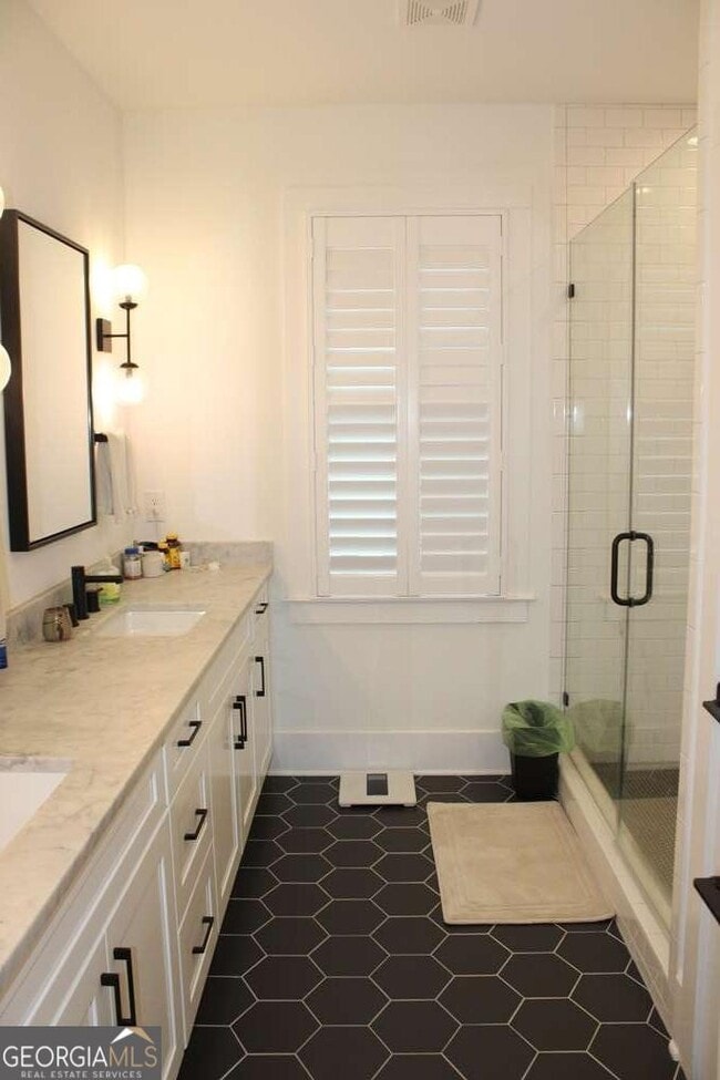 Building Photo - 232 Wilbur Ave SE