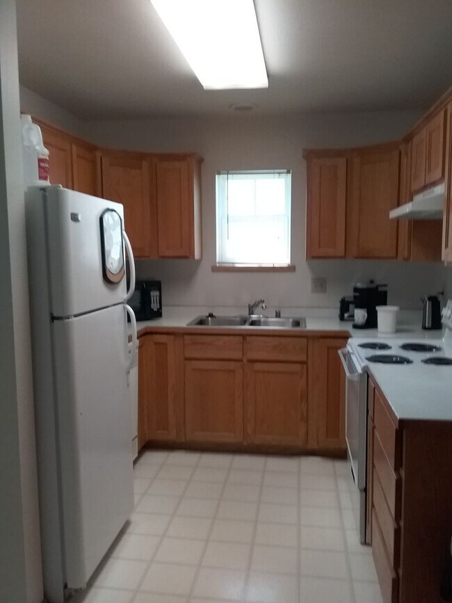 Building Photo - Great Newly Remodeled 3 bedroom 1 bath  no smoking