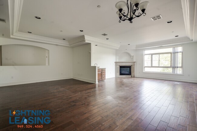 Building Photo - 10641 Woodbridge St