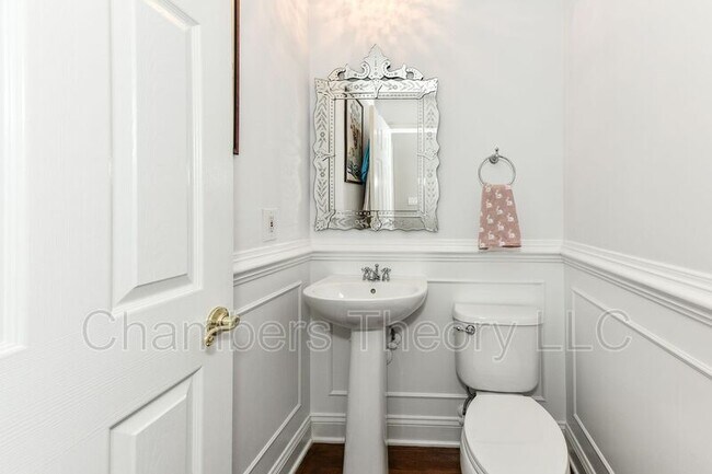 Building Photo - 1572 21st Ct N