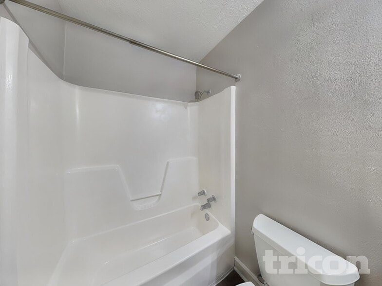 Building Photo - 8712 Plymouth Rock Rd NE