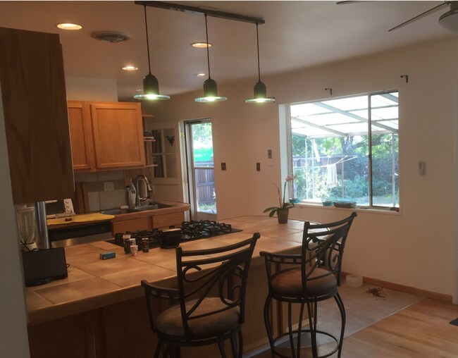 Building Photo - Spacious 4 Bed Home in South Boulder Near CU & Trails