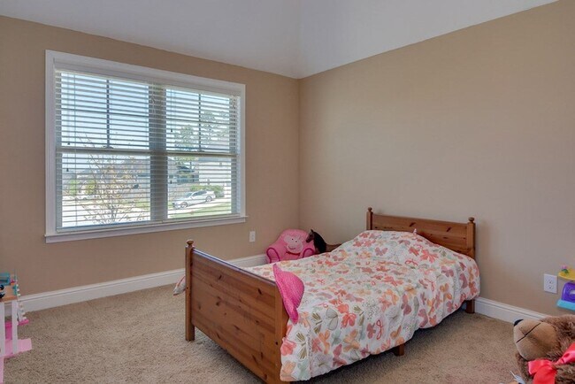 Building Photo - 3840 Berkshire Way