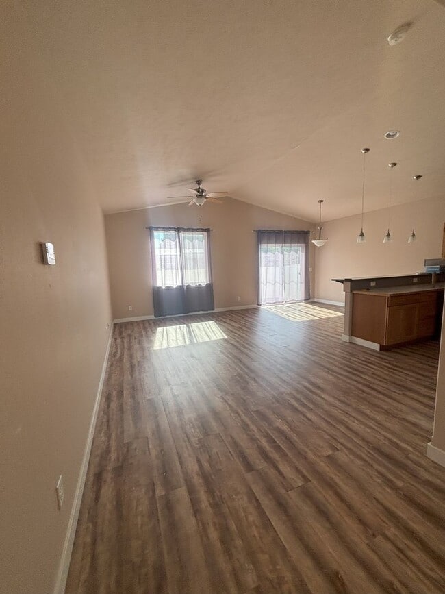 Building Photo - Beautifully Maintained 3-Bed, 2-Bath Home ...