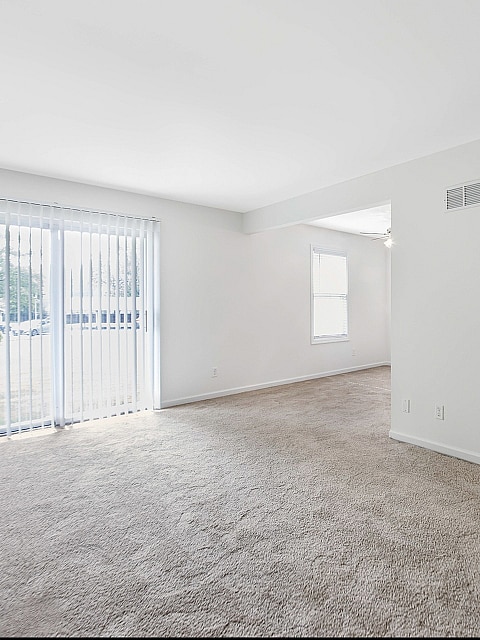 WoodsMill_Unit2-003 - Woods Mill Park Apartments & Townhomes