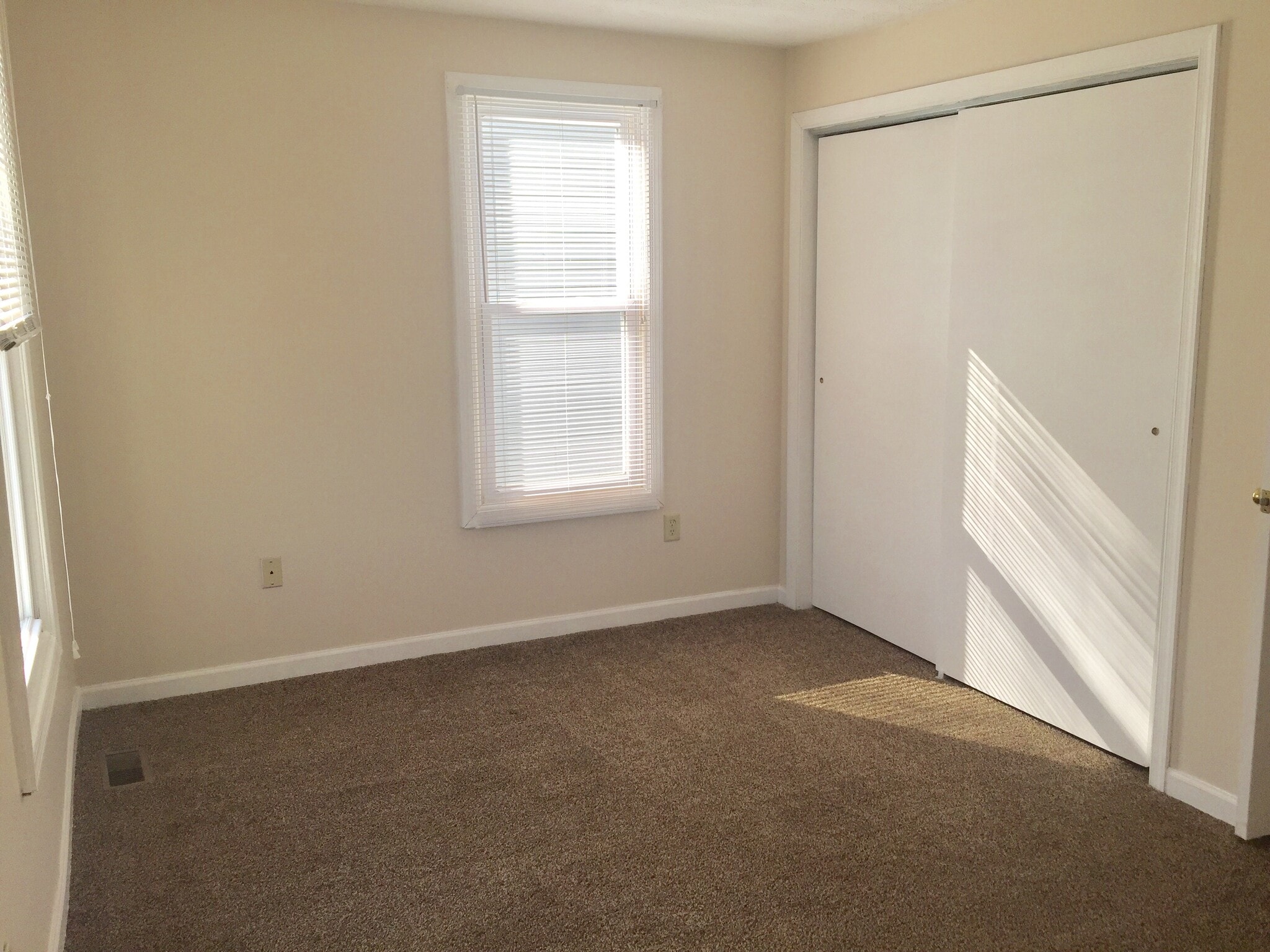 Large Bedroom - 83 Church st