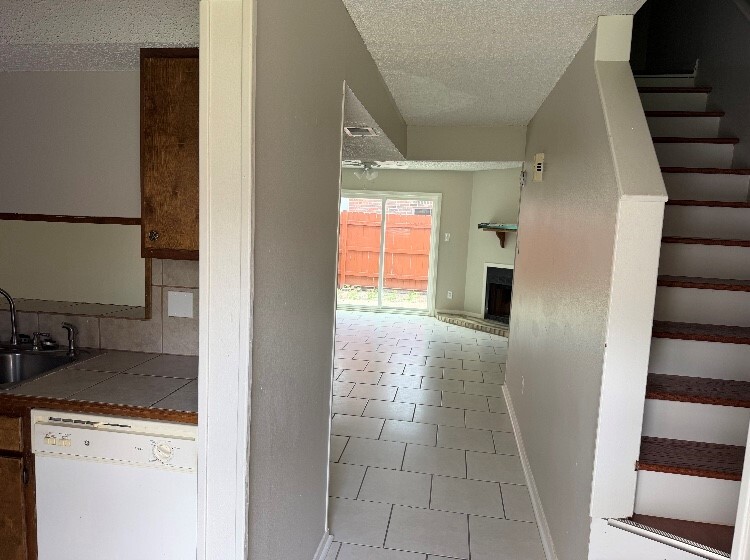 Building Photo - 8911 GSRI Ave