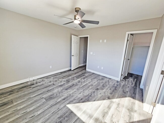 Building Photo - 861 Valiant Ave