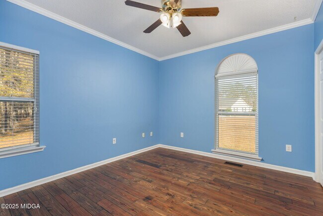 Building Photo - 108 Van Dyke Cove