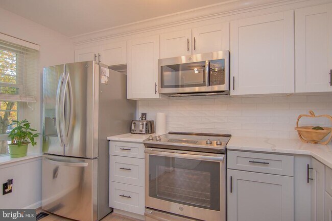Building Photo - 2858 New Providence Ct