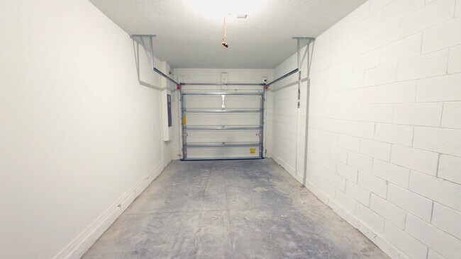 Building Photo - 2947 Canary Ave