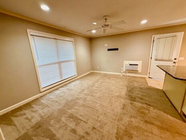 Building Photo - Top-Floor South End Villa Near Coligny Beach- Available Now!