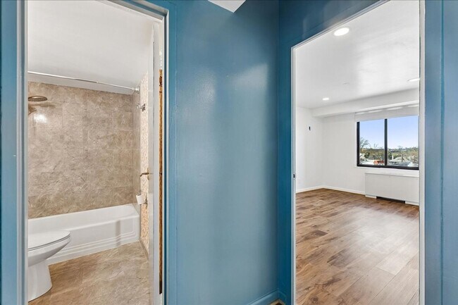Building Photo - Large 1BR/1BA with Natural Light & Modern Finishes in Cleveland Park