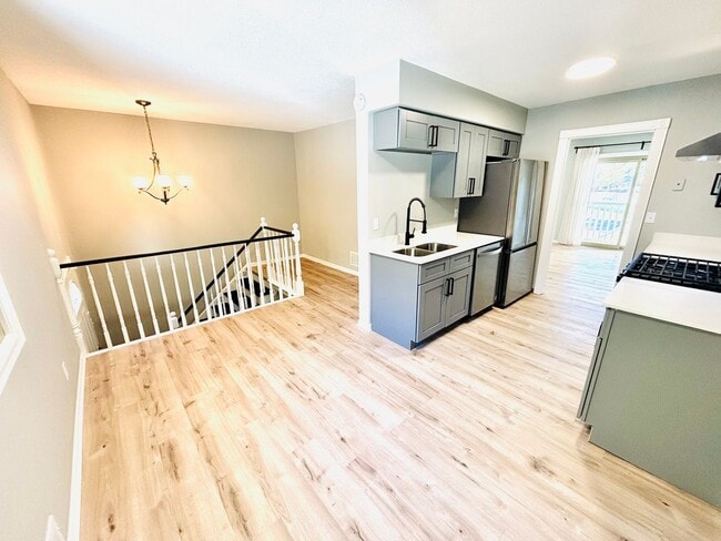 Building Photo - Newly Updated In Prime Apple Valley Neighborhood