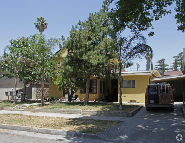 Primary Photo - Su Casa Apartments