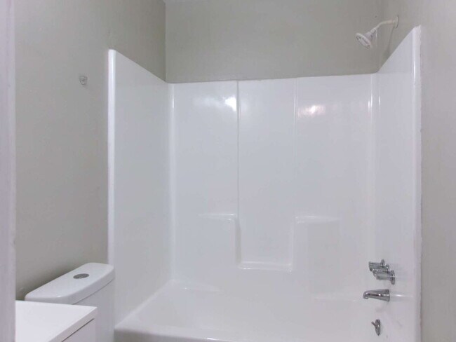 Building Photo - I bedroom Available in Auburndale